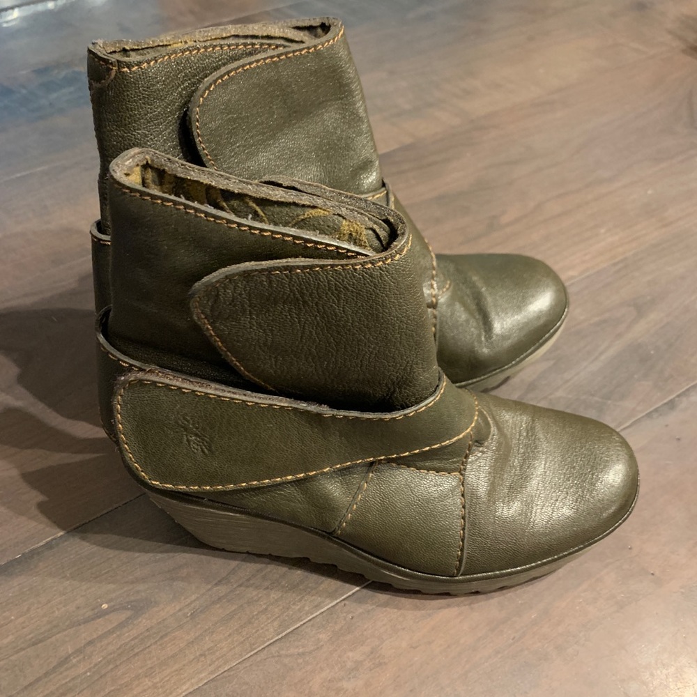 Fly London Women’s Olive Leather Ankle Boot Sz 38